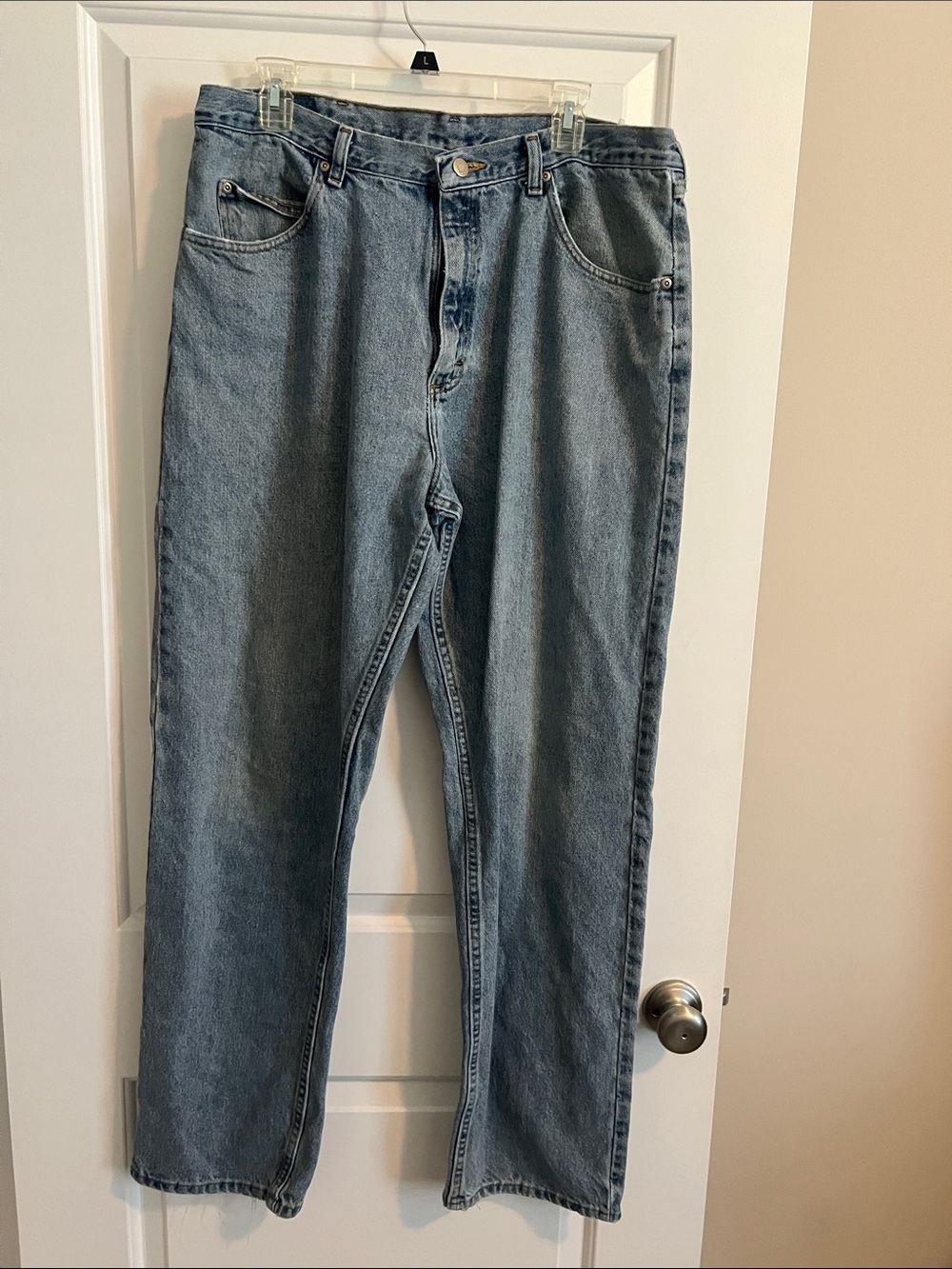 Wrangler Men's Light Blue Relaxed Jeans